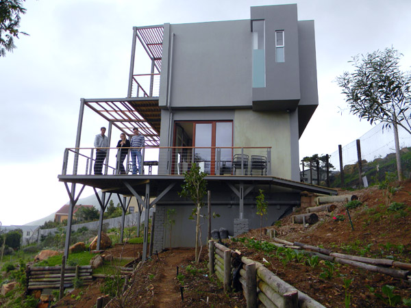 hemp-house-shower-veg-garden