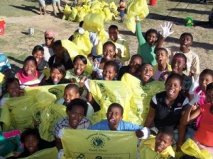 Beach combers pick up 400 bags of rubbish