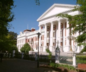  Youth demand climate action in parliament