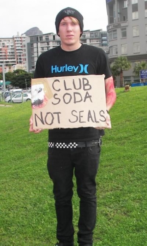Protest against Namibian seal clubbings
