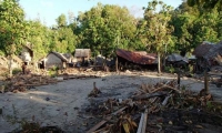Giant waves leave bodies after undersea earthquake