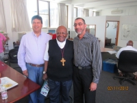 Archbishop Tutu appeals for Philippines aid as more teams arrive