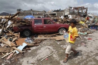 Philippine typhoon kills estimated 10,000