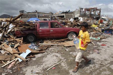 Philippine typhoon kills estimated 10,000